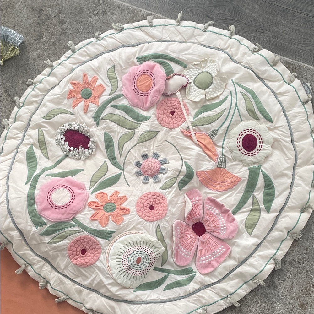 Elegant Floral Embroidered Round Quilt